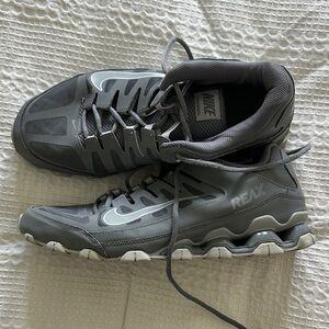 Nike Men's Dark Gray Athletic Shoes